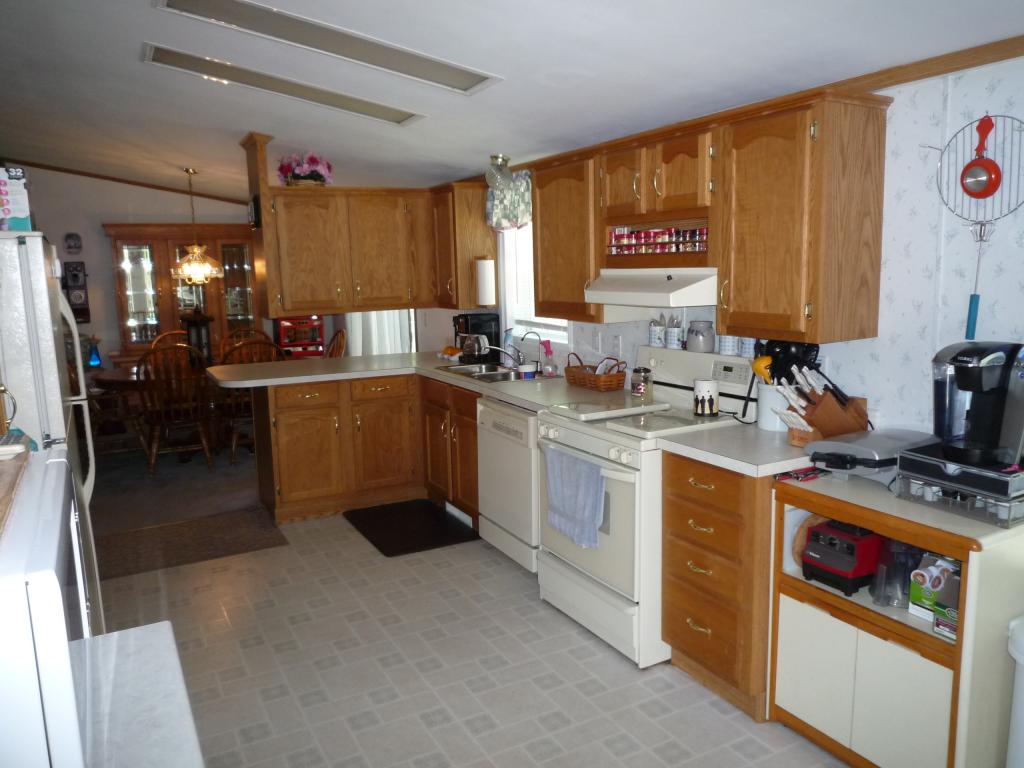 4 Pond Road Raymond, NH 03077 - Photo 3 of 21