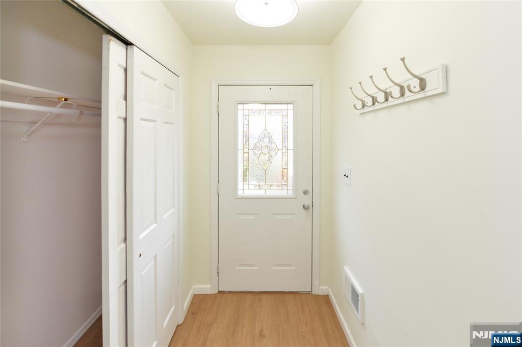 263 Sutton Avenue Hackensack, NJ 07601 - Photo 3 of 29