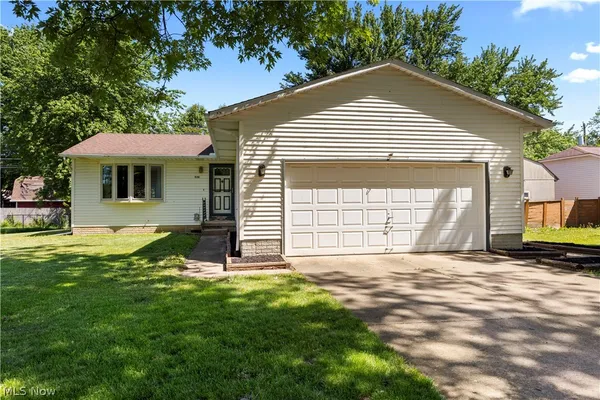 $245,000 | 536 Fieldstone Drive, Amherst, OH 44001