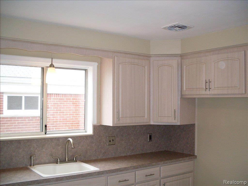 9591 Salem Road Redford, MI 48239 - Photo 2 of 4 SalemKitchen