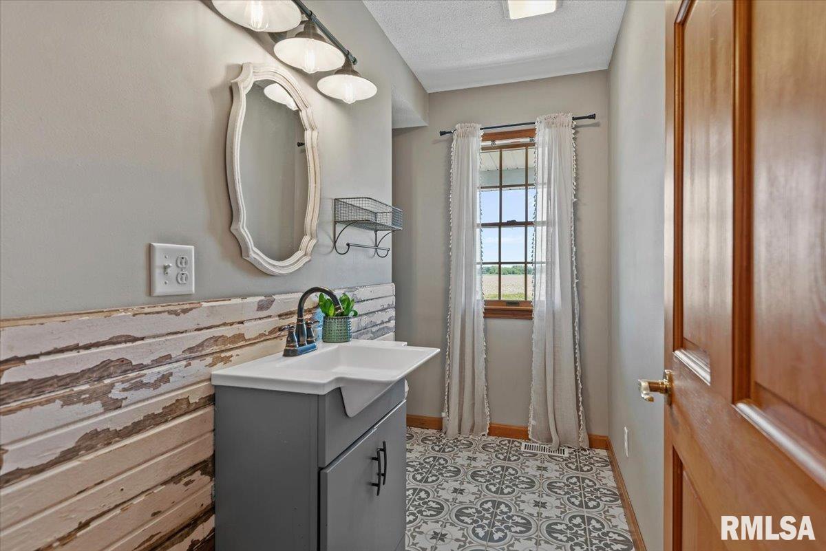 20205 North 20th Avenue Nokomis, IL 62075 - Photo 14 of 88