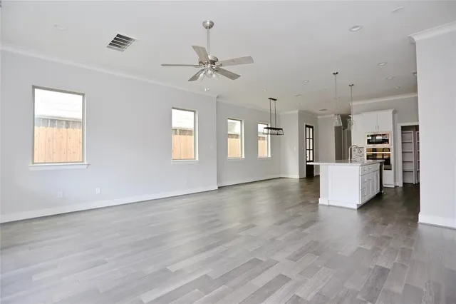 $3,595 | 513 West Bell Street, Houston, TX 77019