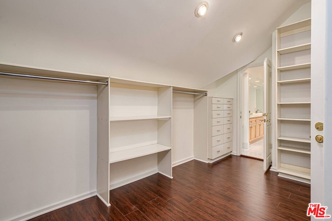713 Foothill Road Beverly Hills, CA 90210 - Photo 19 of 36 Gallery Image 19