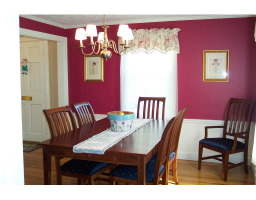 40 Pilgrim Road Reading, MA 01867 - Photo 7 of 15