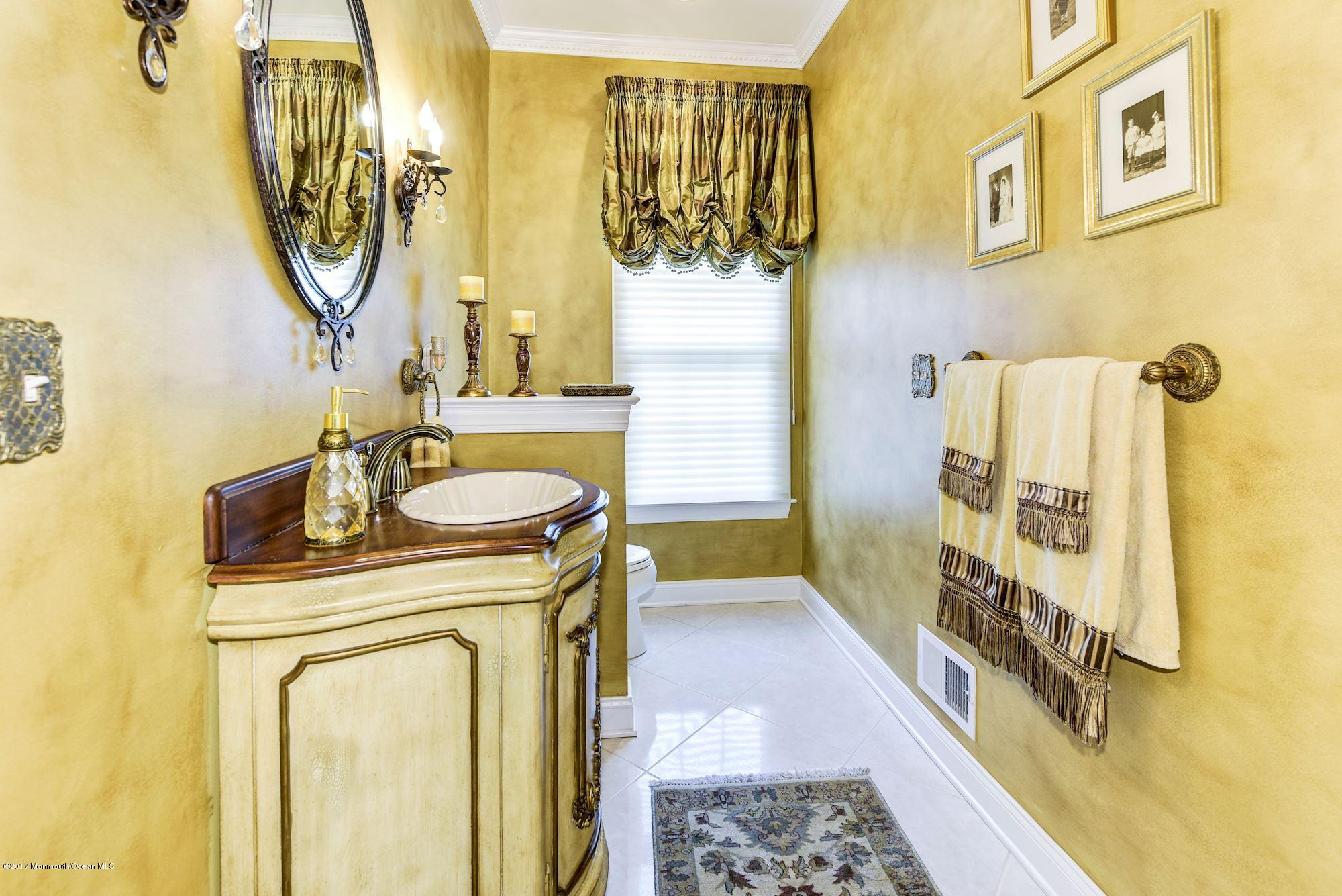 11 Rockingham Court Manalapan, NJ 07726 - Photo 11 of 36 011_11_Rockingham_Ct_193873_237695
