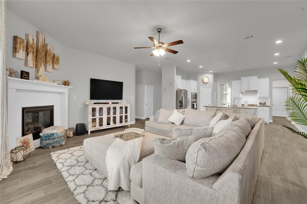 10619 Cherry Tree Way Grand Prairie, TX 76065 - Photo 8 of 26