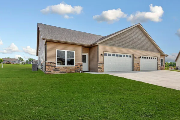 $299,900 | 605 Northwood Place, Janesville, MN 56048