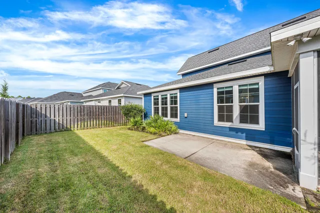 a view of a house with backyard and porch