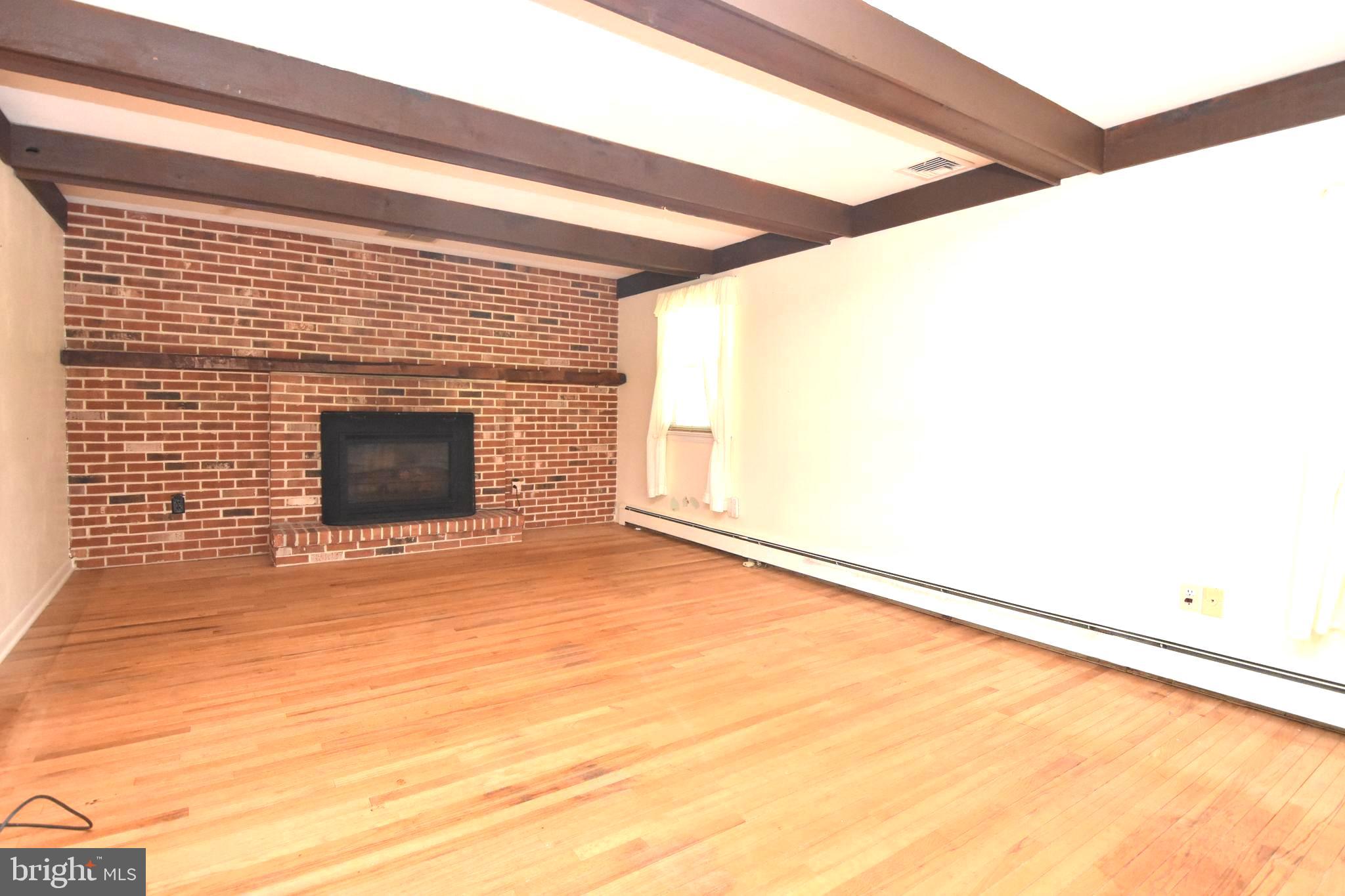 571 Township Line Road Telford, PA 18969 - Photo 12 of 45 Living room