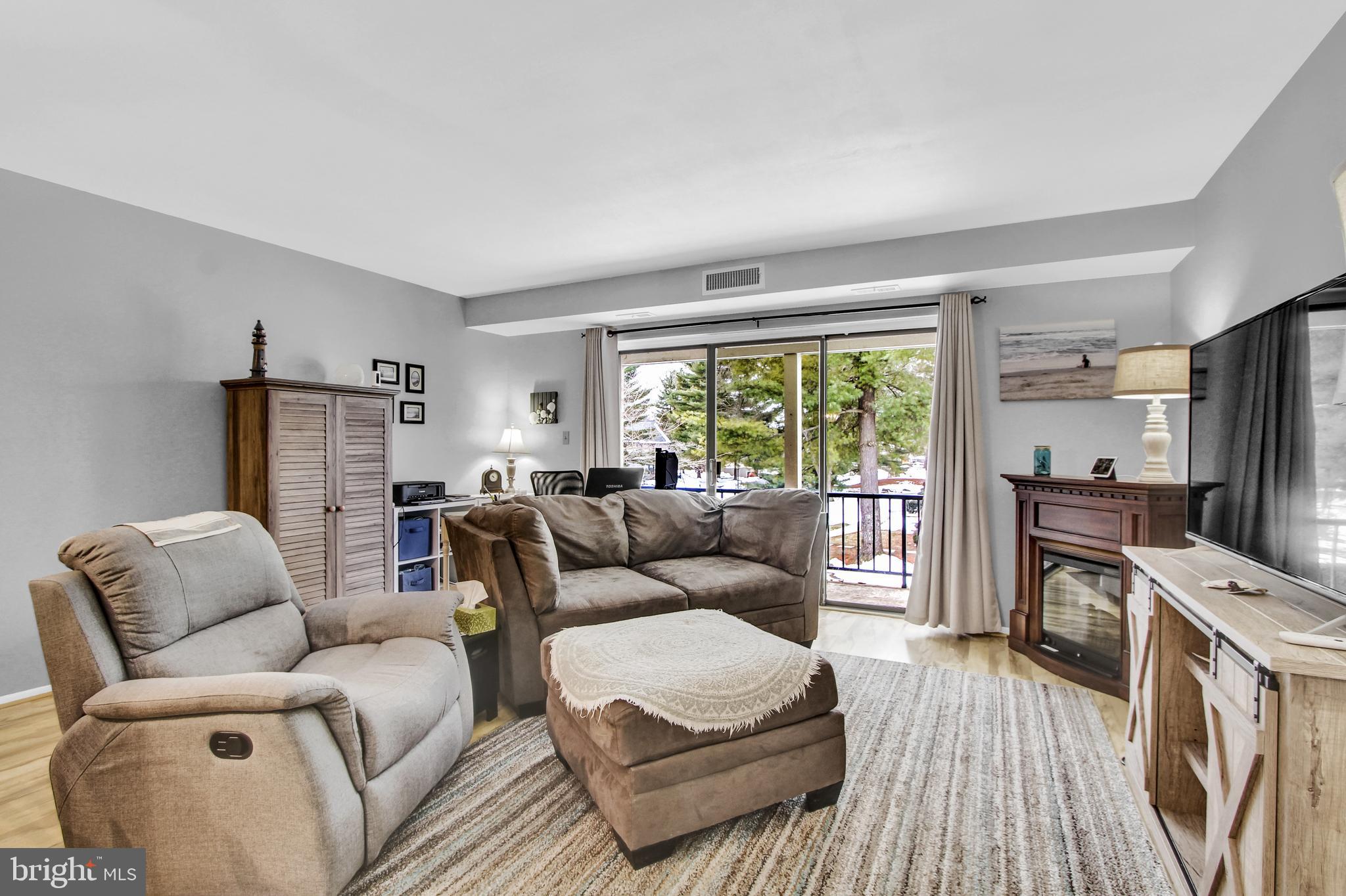 13 Valleybrook Drive Lancaster, PA 17601 - Photo 3 of 22 Living Room
