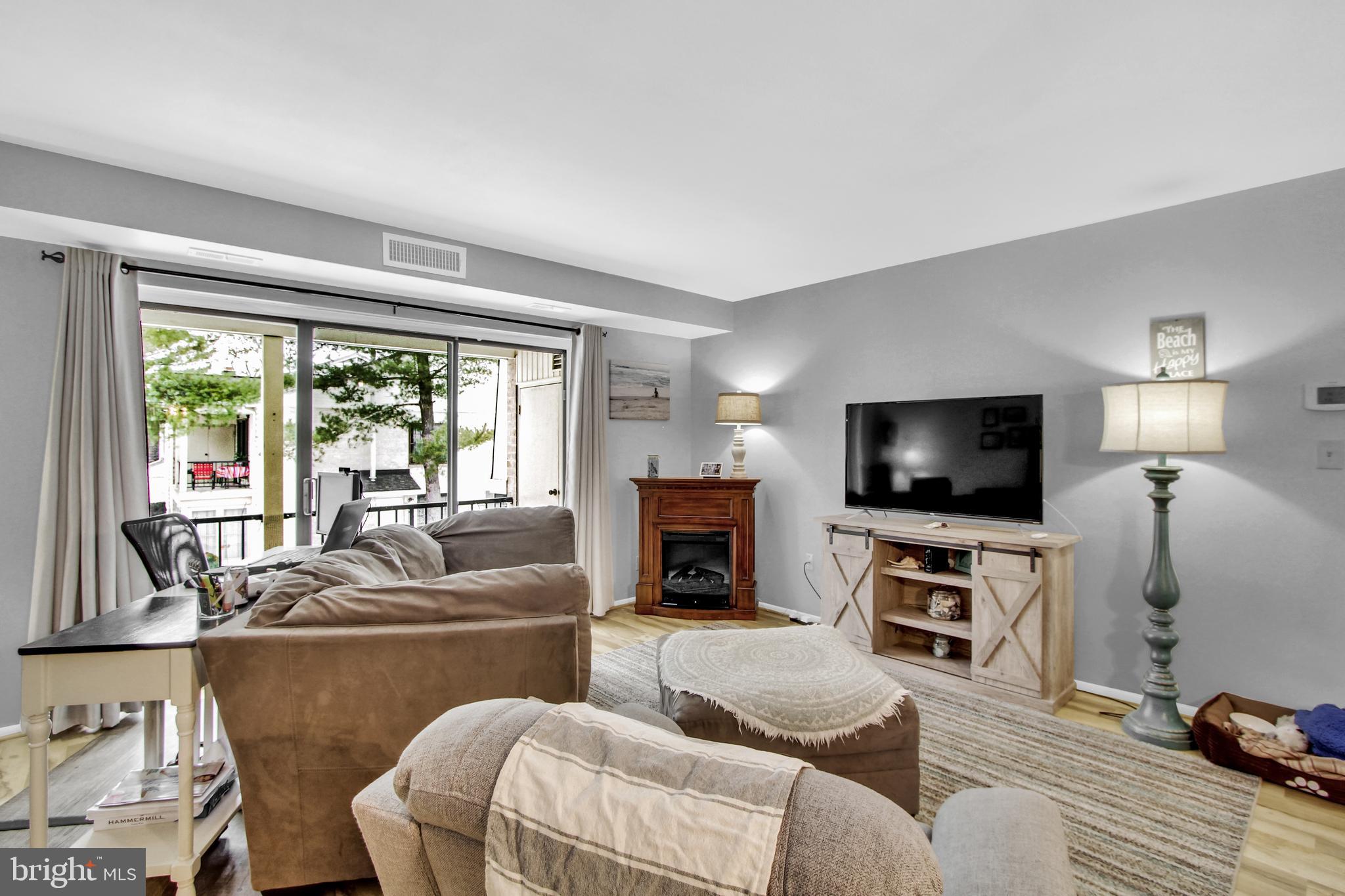 13 Valleybrook Drive Lancaster, PA 17601 - Photo 4 of 22 Living Room