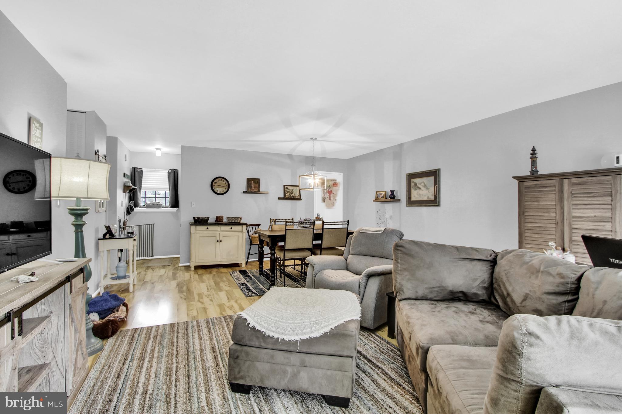13 Valleybrook Drive Lancaster, PA 17601 - Photo 5 of 22 Living Room