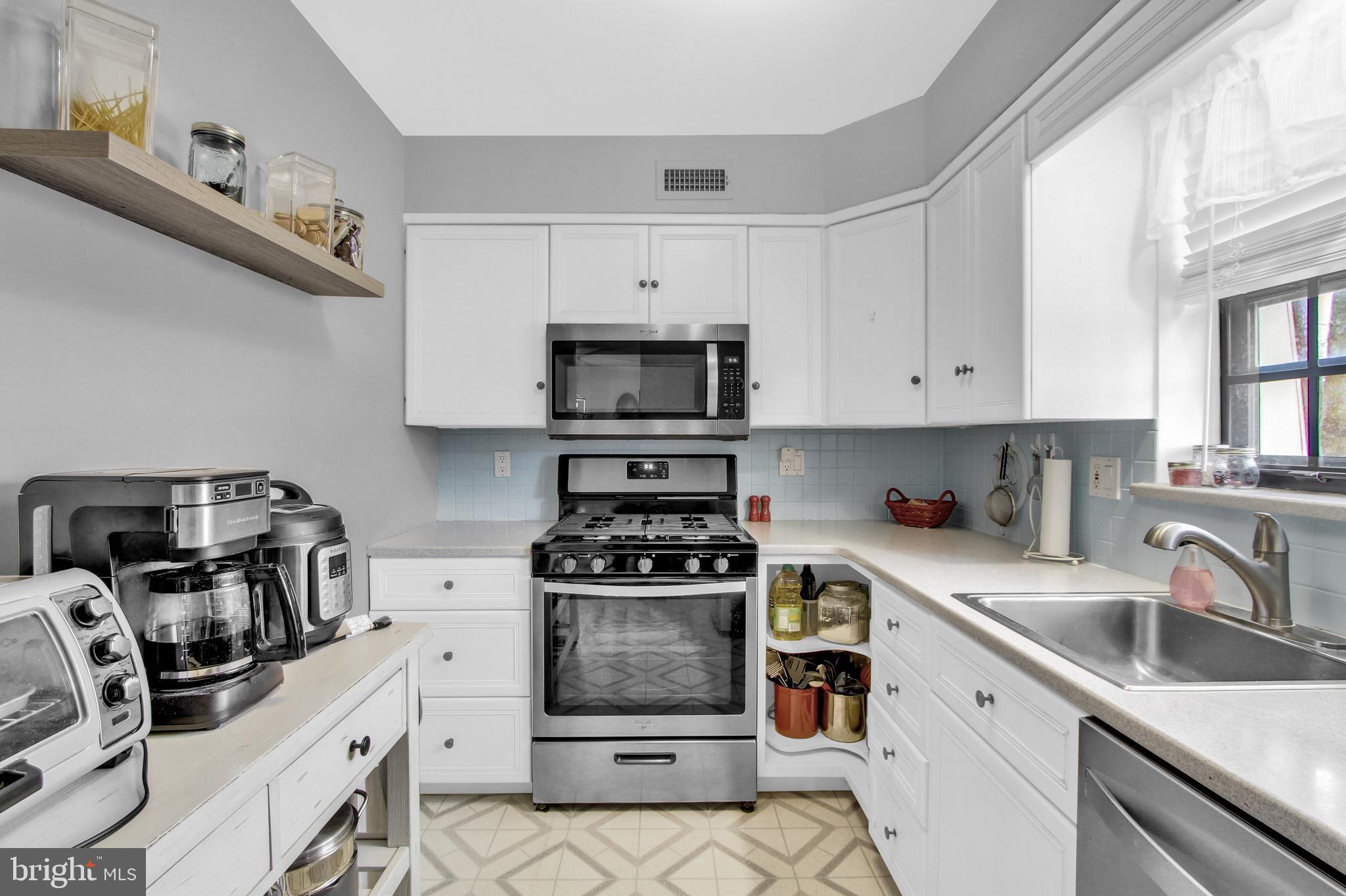 13 Valleybrook Drive Lancaster, PA 17601 - Photo 7 of 22 Kitchen