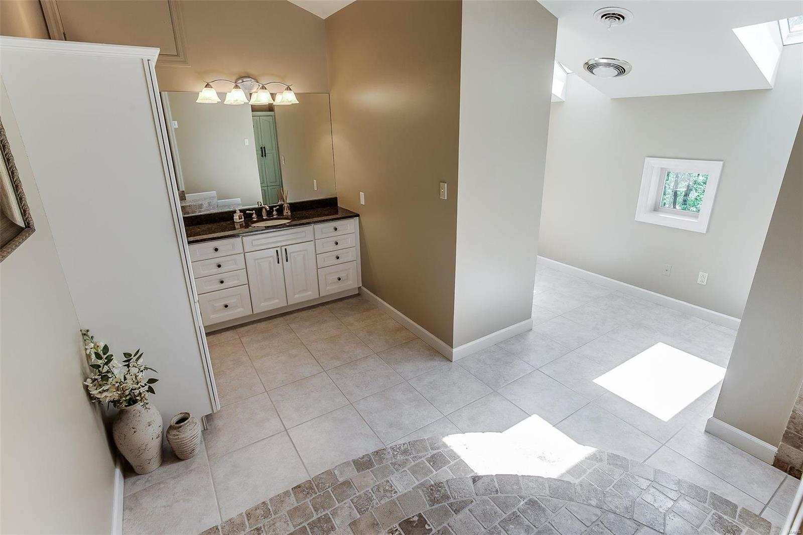 9701 Fall Ridge Trail St. Louis, MO 63127 - Photo 24 of 60 Gallery Image 24