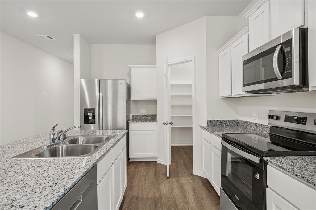 3428 Rendezvous Way Sherman, TX 75090 - Photo 3 of 38