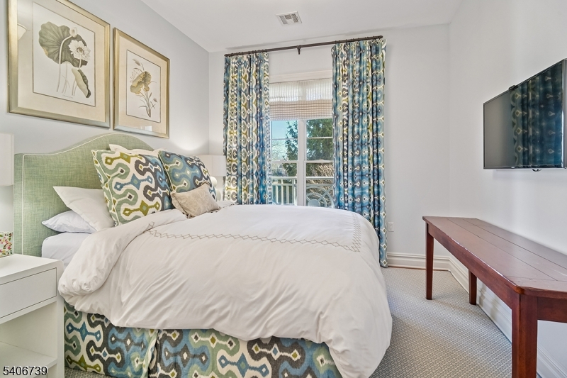 14 Euclid Avenue, Unit 102 Summit, NJ 07901 - Photo 13 of 20 a bedroom with a bed and a window