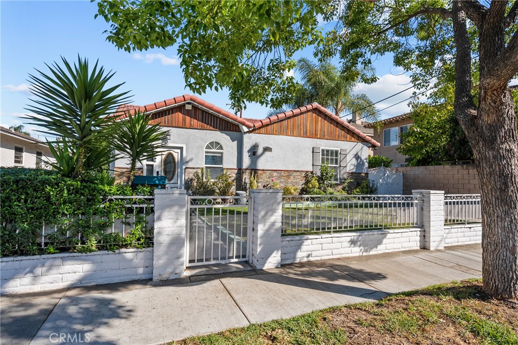 11648 Rives Avenue Downey, CA 90241 - Photo 10 of 58