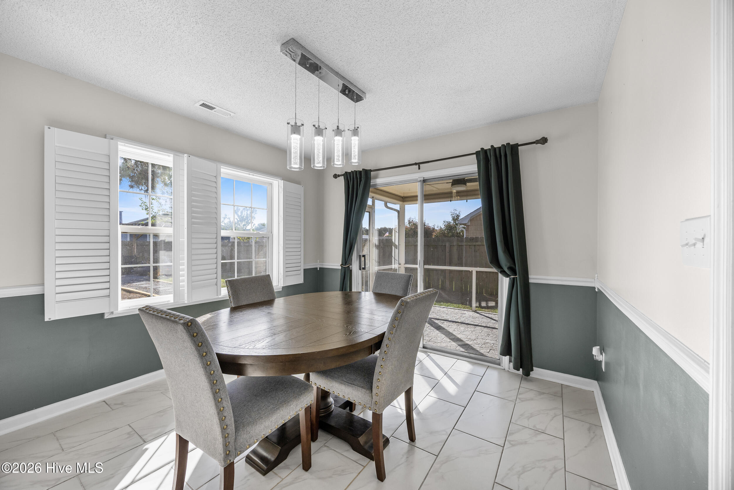 503 Amber Avenue Hubert, NC 28539 - Photo 11 of 25 26_dining area