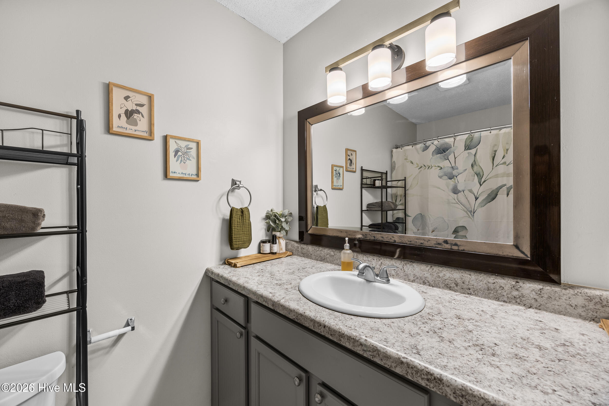 503 Amber Avenue Hubert, NC 28539 - Photo 16 of 25 17_bathroom