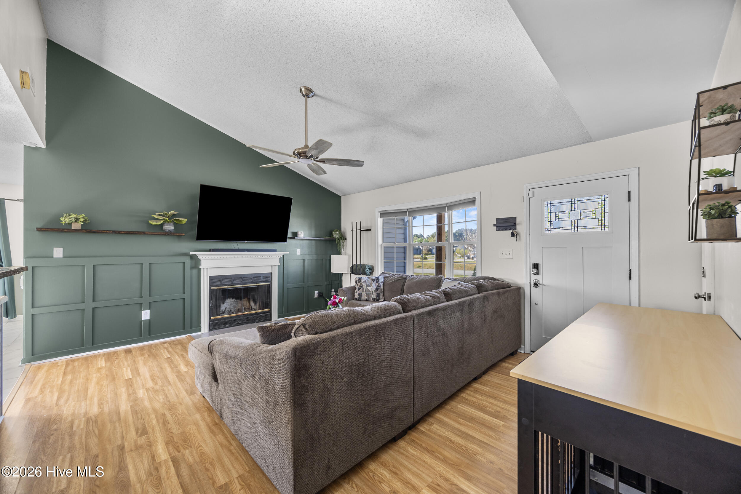 503 Amber Avenue Hubert, NC 28539 - Photo 4 of 25 18_living room