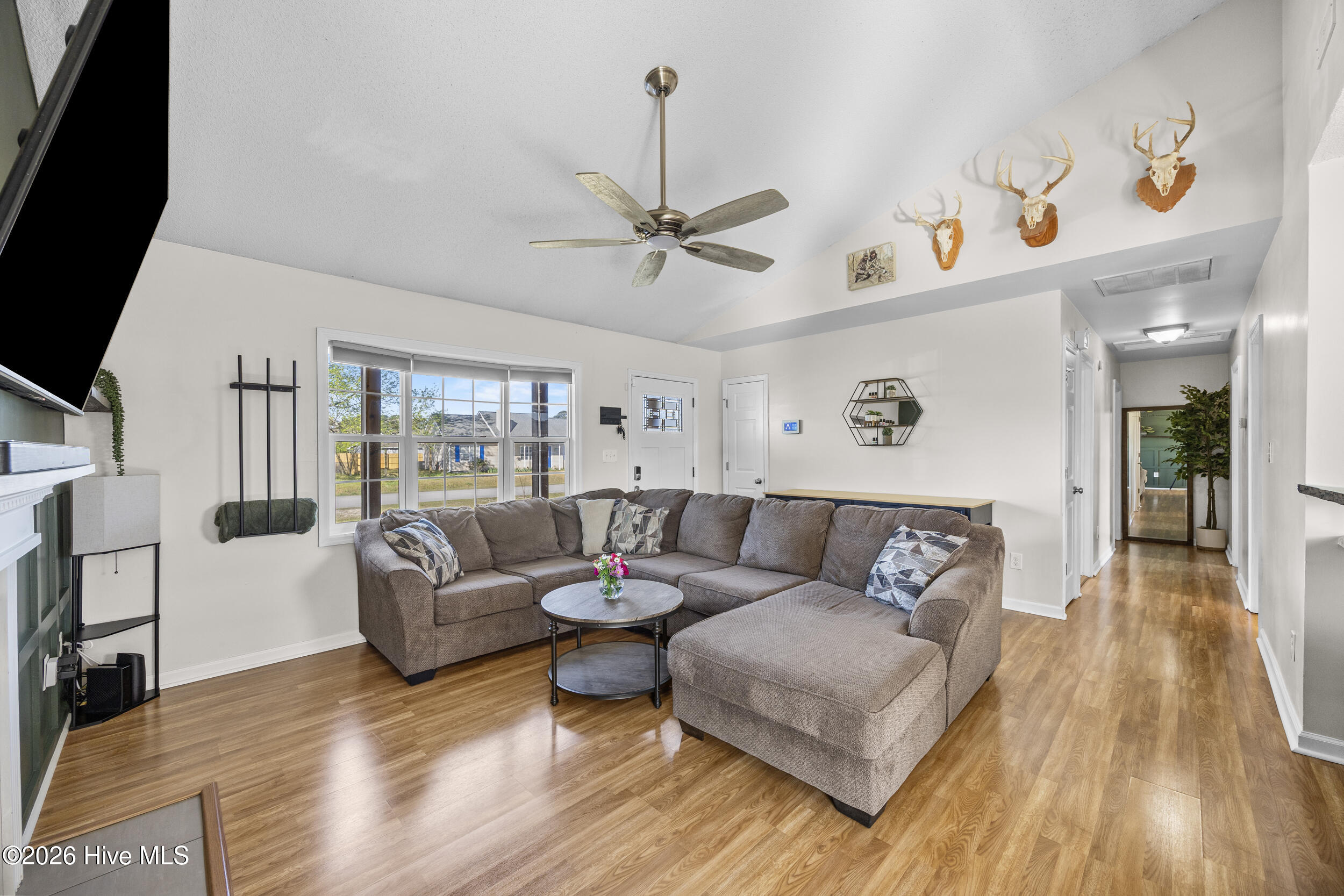 503 Amber Avenue Hubert, NC 28539 - Photo 5 of 25 20_living room