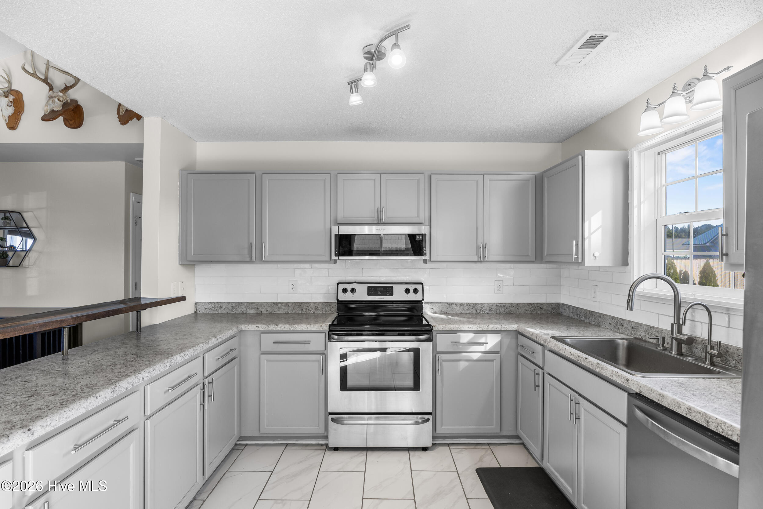 503 Amber Avenue Hubert, NC 28539 - Photo 8 of 25 22_kitchen