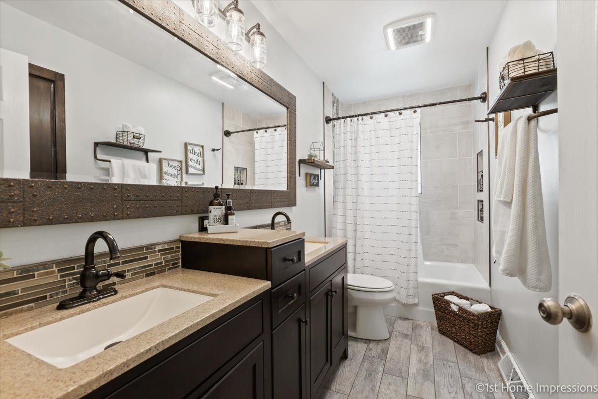 15309 Walnut Road Oak Forest, IL 60452 - Photo 14 of 26 a bathroom with a sink and a mirror