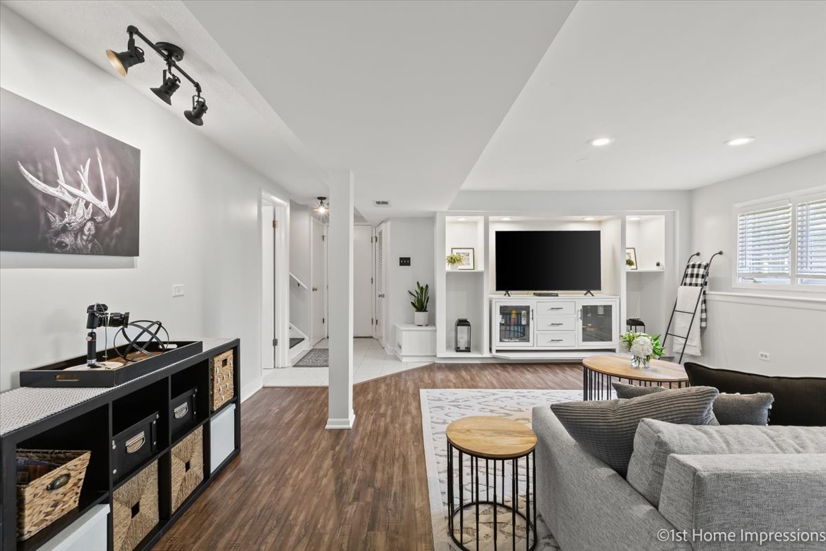 15309 Walnut Road Oak Forest, IL 60452 - Photo 19 of 26 a living room with furniture and a flat screen tv