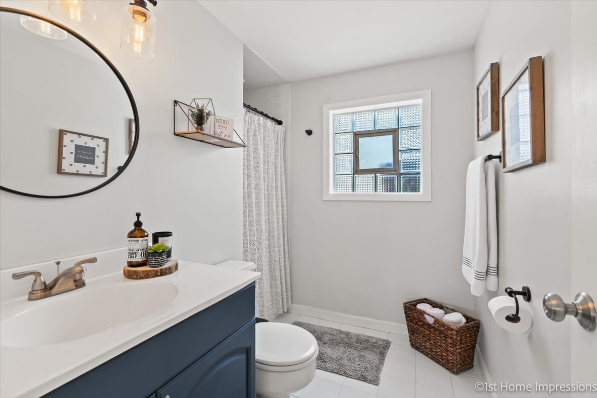 15309 Walnut Road Oak Forest, IL 60452 - Photo 20 of 26 a bathroom with a sink vanity granite and toilet