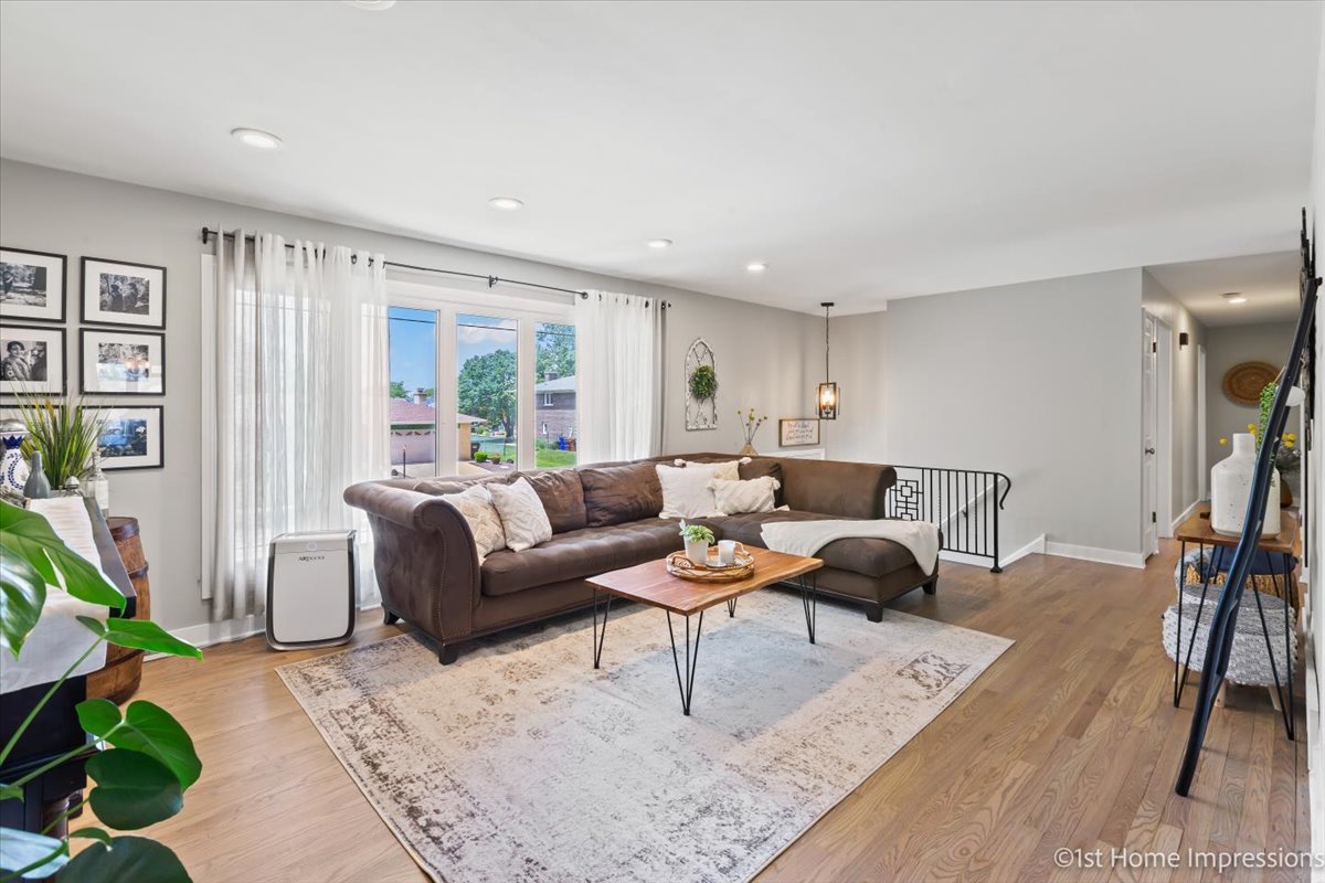 15309 Walnut Road Oak Forest, IL 60452 - Photo 4 of 26 a living room with furniture and a wooden floor