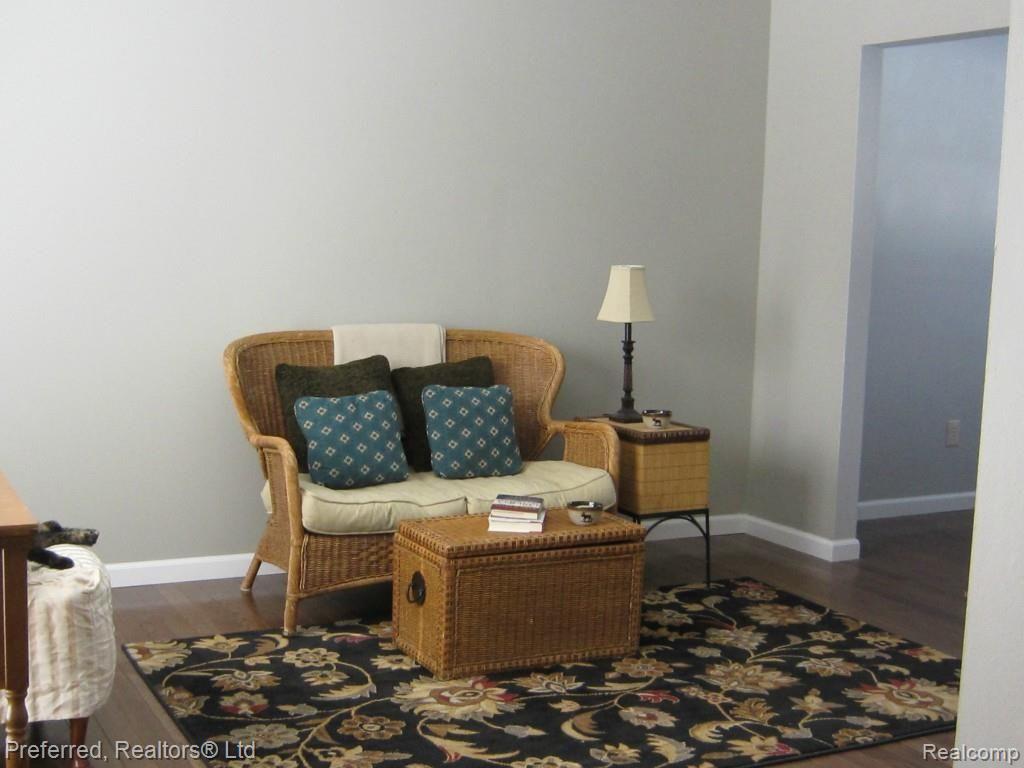 43172 Applewood Road Canton, MI 48188 - Photo 2 of 32 Living Room.jpg