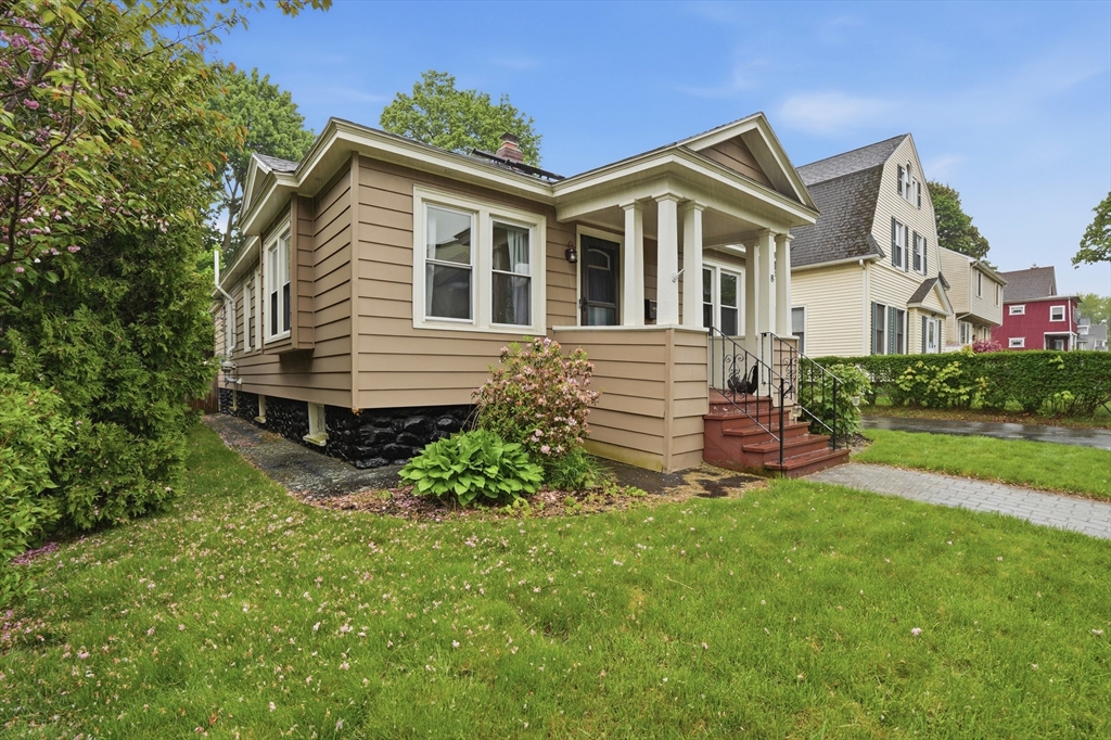 8 Carver Street Worcester, MA 01604 - Photo 3 of 28
