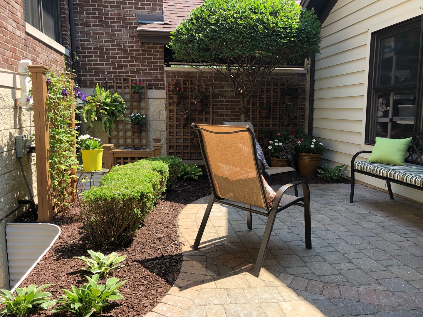 S564 Old York Road Elmhurst, IL 60126 - Photo 36 of 41 a view of a chairs and table in the back yard of the house