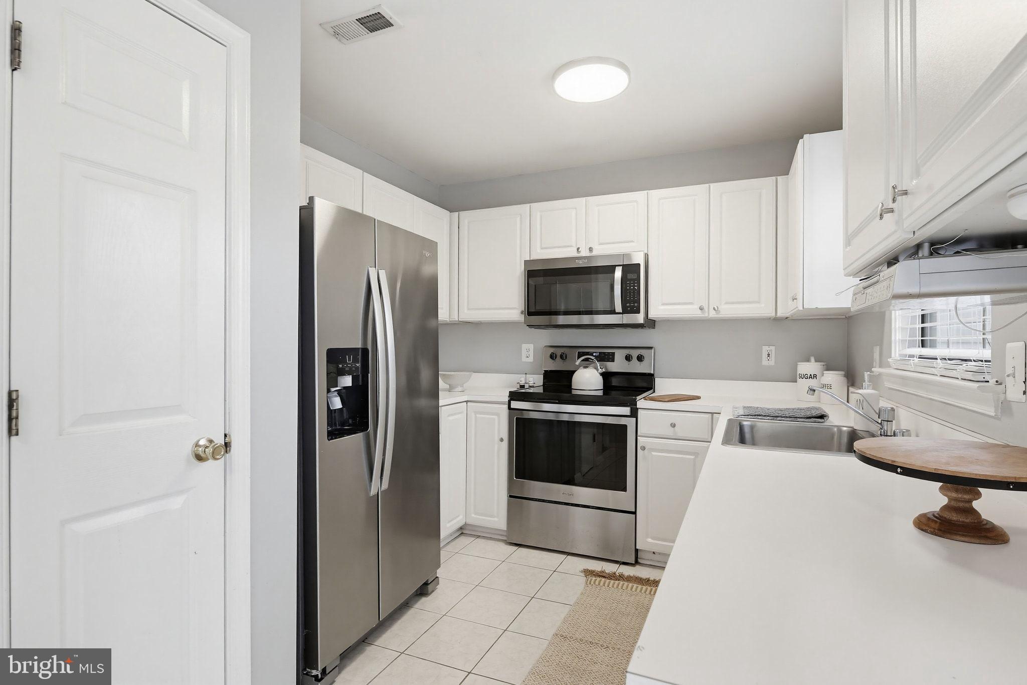 2220 Commissary Circle Odenton, MD 21113 - Photo 14 of 30 Modern kitchen with sleek appliances.