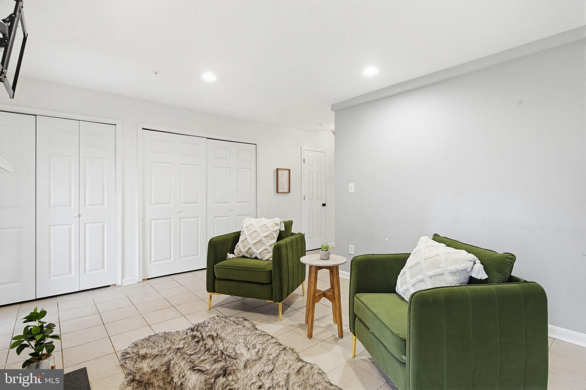 2220 Commissary Circle Odenton, MD 21113 - Photo 7 of 30 Inviting green accents in a cozy space.