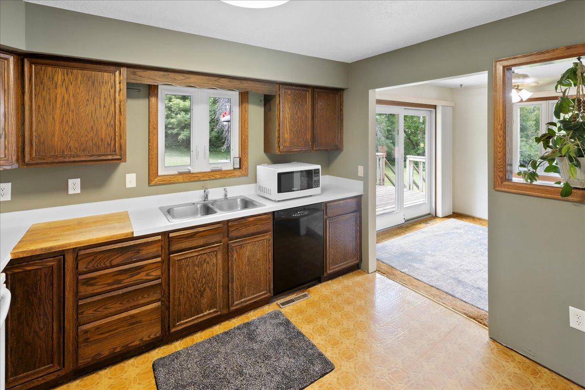1396 Military Road Newport, MN 55055 - Photo 13 of 31