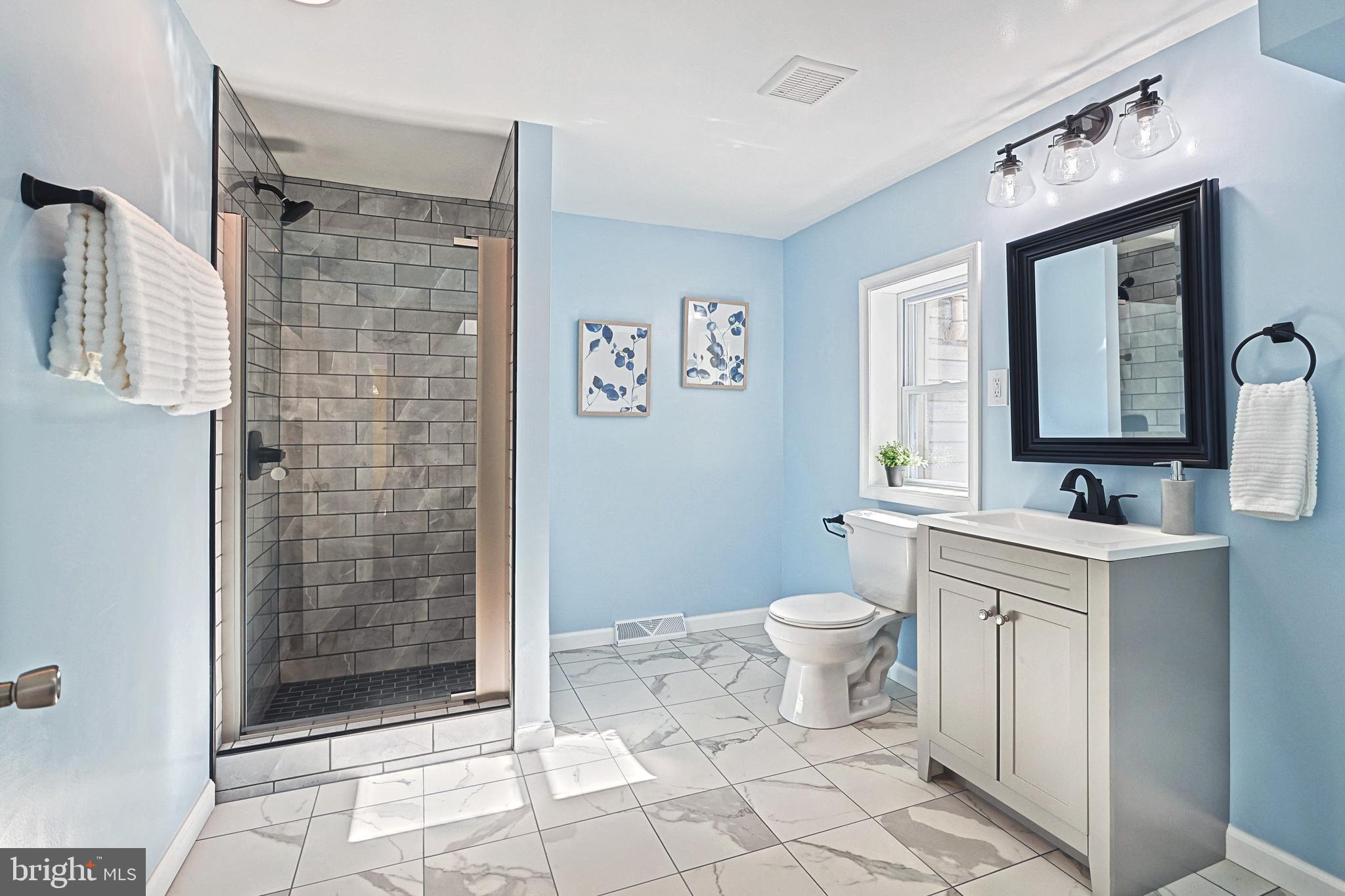 1734 Hametown Road Glen Rock, PA 17327 - Photo 25 of 40 Main floor full bathroom.