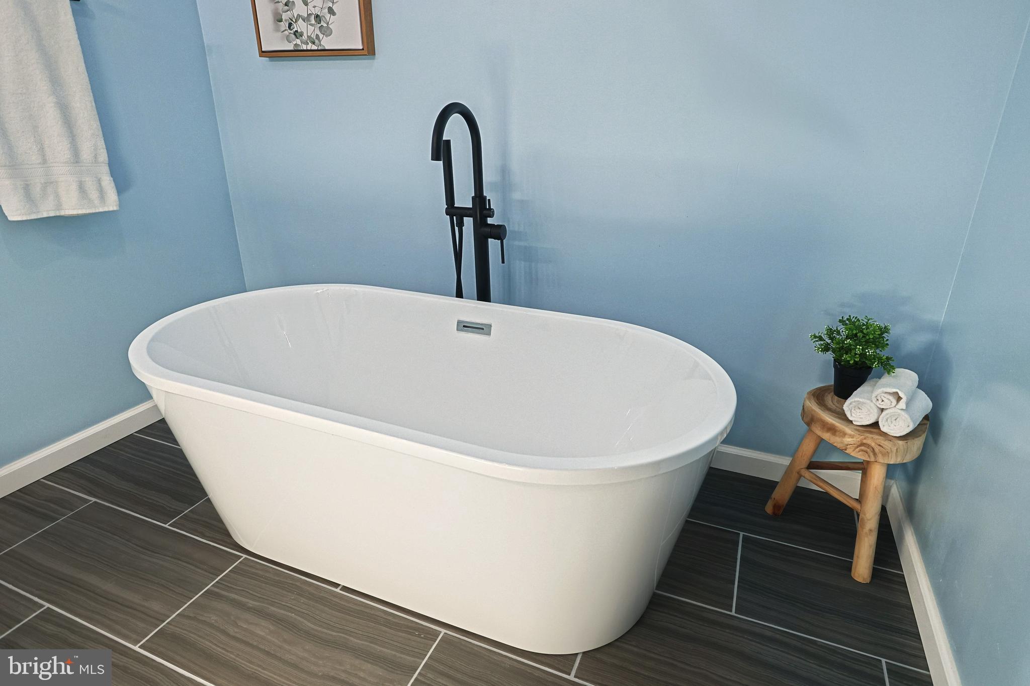 1734 Hametown Road Glen Rock, PA 17327 - Photo 34 of 40 Primary en suite soaking tub.