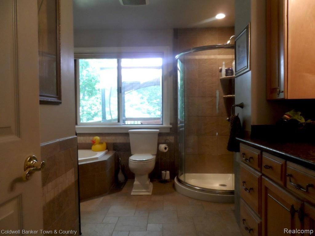1796 Ridge Road White Lake, MI 48383 - Photo 6 of 36 SAM_0041.jpg
