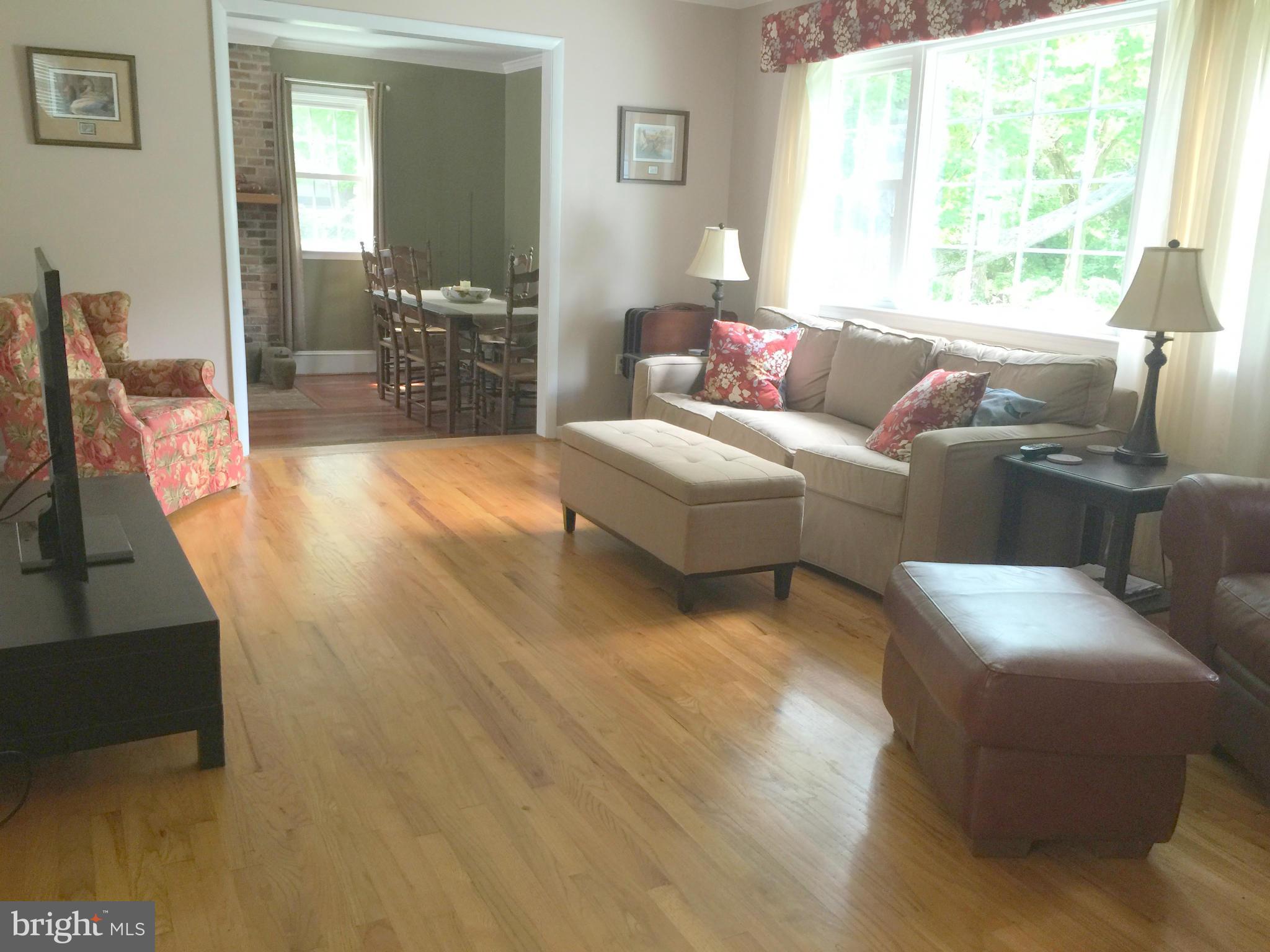 107 Martin Road Chester, MD 21619 - Photo 6 of 16 Living Room