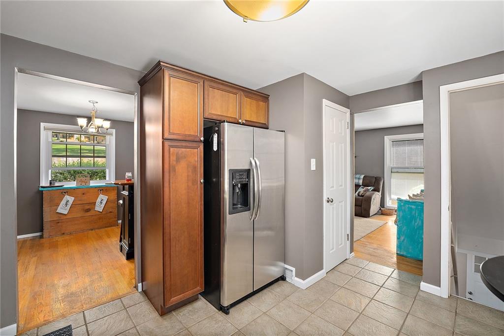 252 Parkedge Road Pittsburgh, PA 15220 - Photo 11 of 25 Gallery Image 11