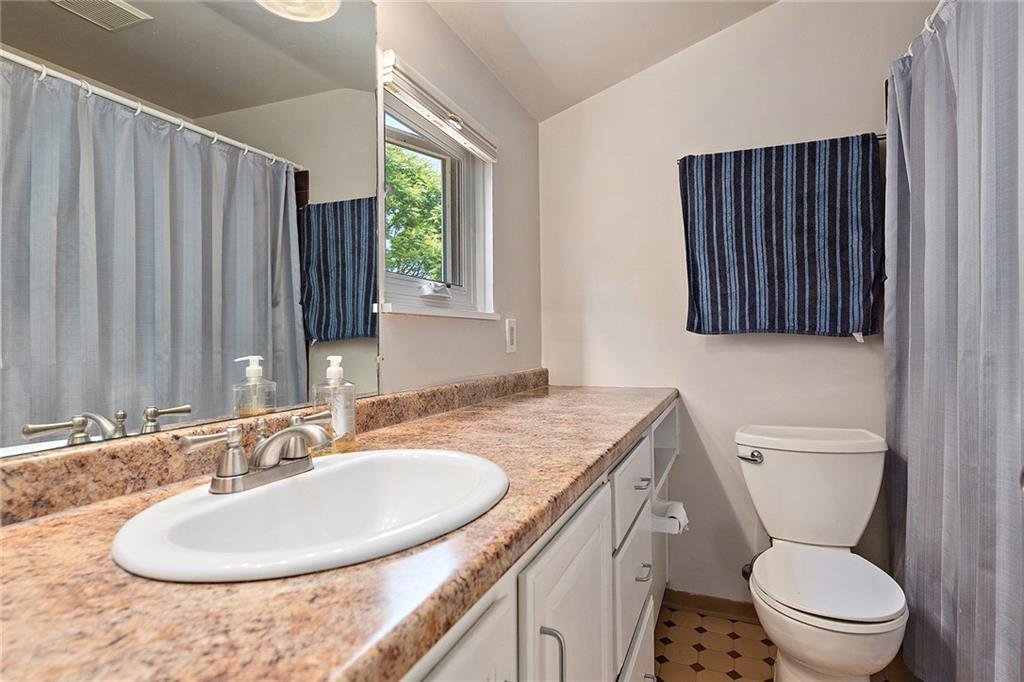 252 Parkedge Road Pittsburgh, PA 15220 - Photo 16 of 25 Gallery Image 16