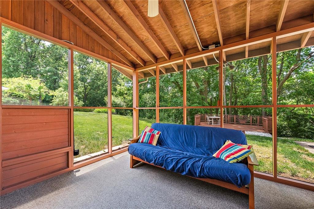 252 Parkedge Road Pittsburgh, PA 15220 - Photo 18 of 25 Gallery Image 18