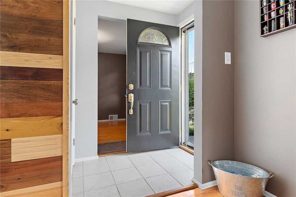 252 Parkedge Road Pittsburgh, PA 15220 - Photo 3 of 25 Gallery Image 3