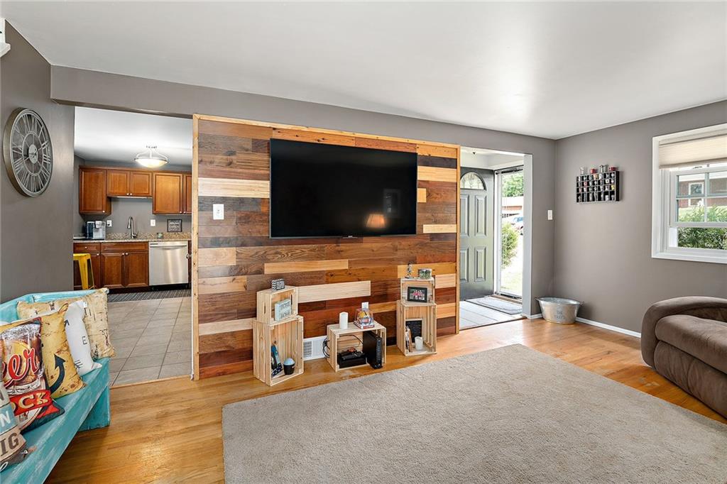 252 Parkedge Road Pittsburgh, PA 15220 - Photo 6 of 25 Gallery Image 6