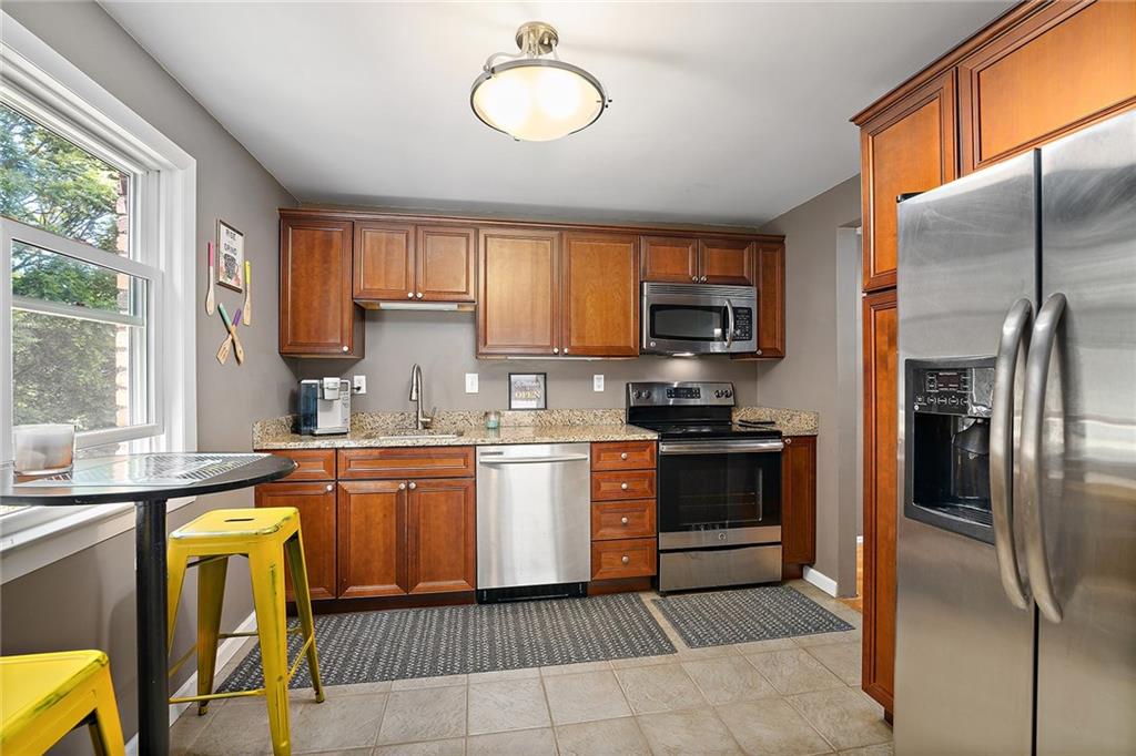 252 Parkedge Road Pittsburgh, PA 15220 - Photo 9 of 25 Gallery Image 9