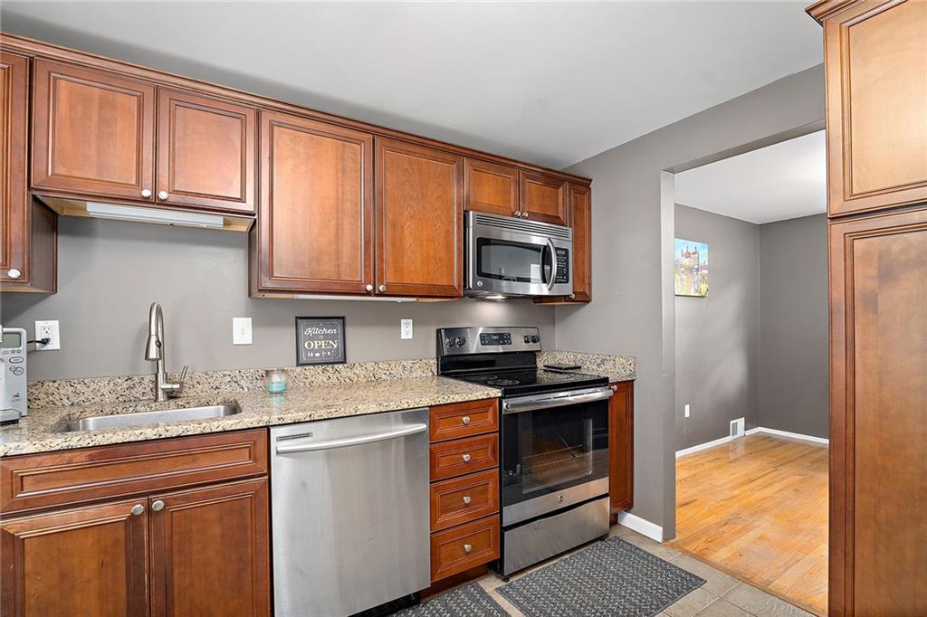 252 Parkedge Road Pittsburgh, PA 15220 - Photo 10 of 25 Gallery Image 10