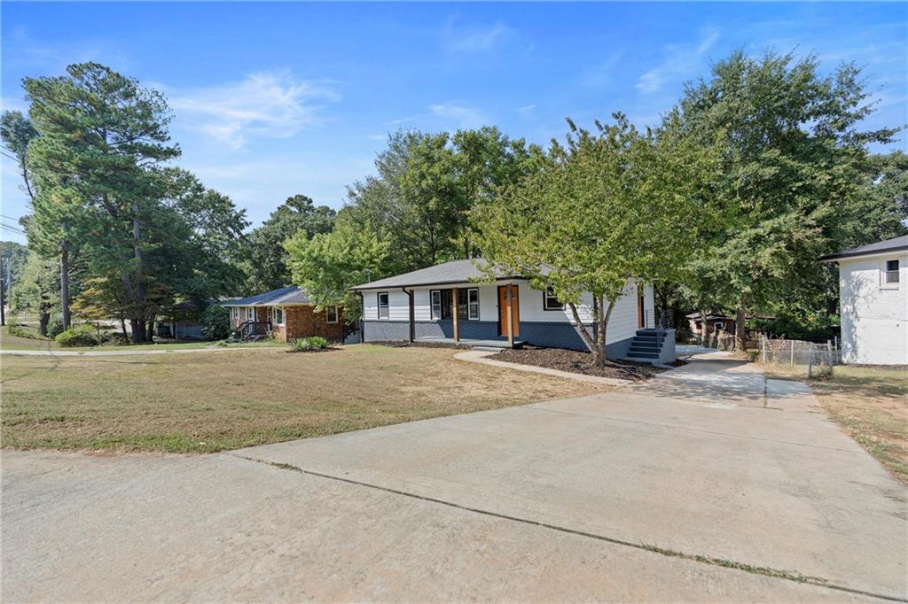 33 Smyrna Powder Springs Road Southeast Marietta, GA 30060 - Photo 2 of 37 a front view of a house with a yard and trees