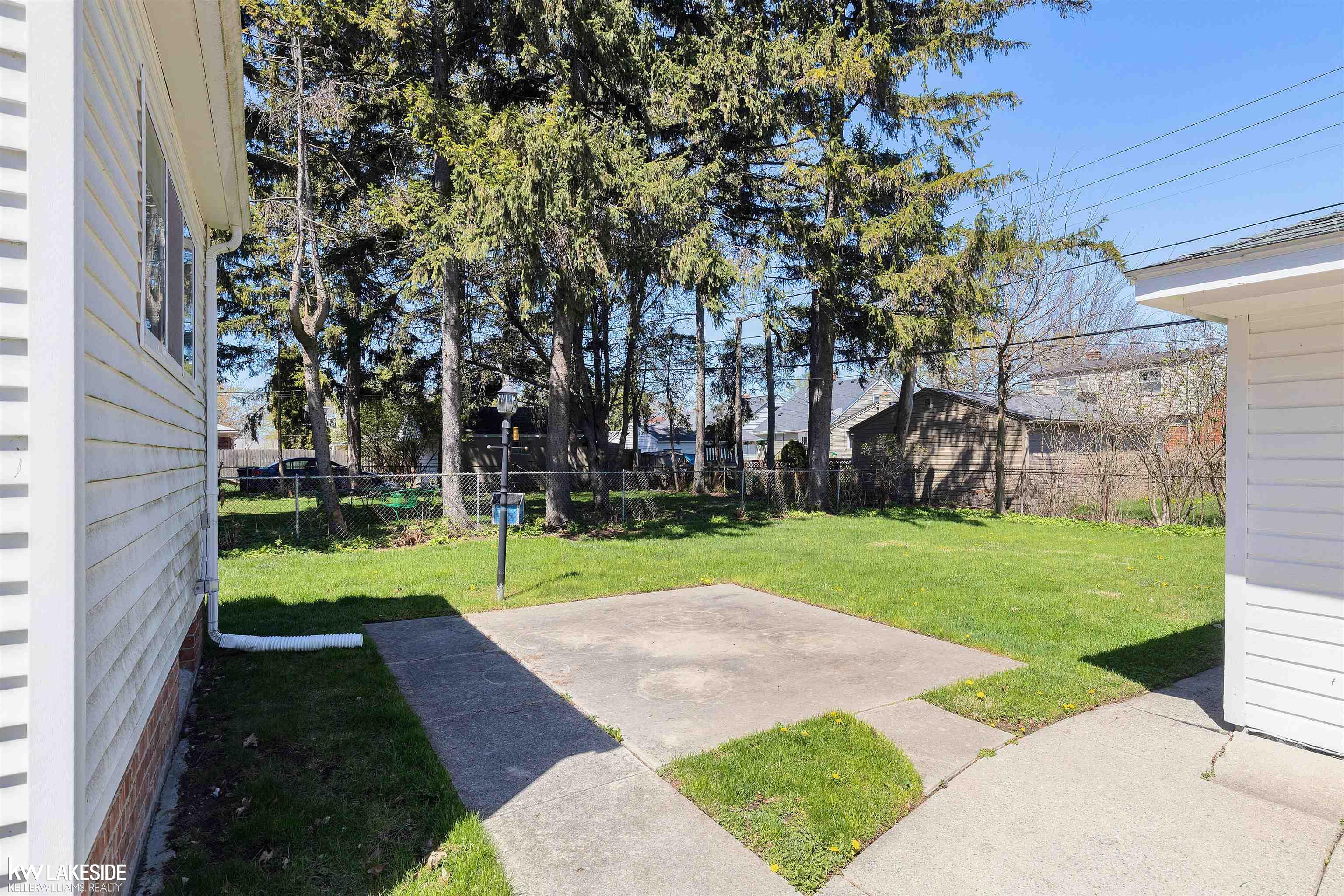 2174 Hawthorne Road Grosse Pointe Woods, MI 48236 - Photo 39 of 43