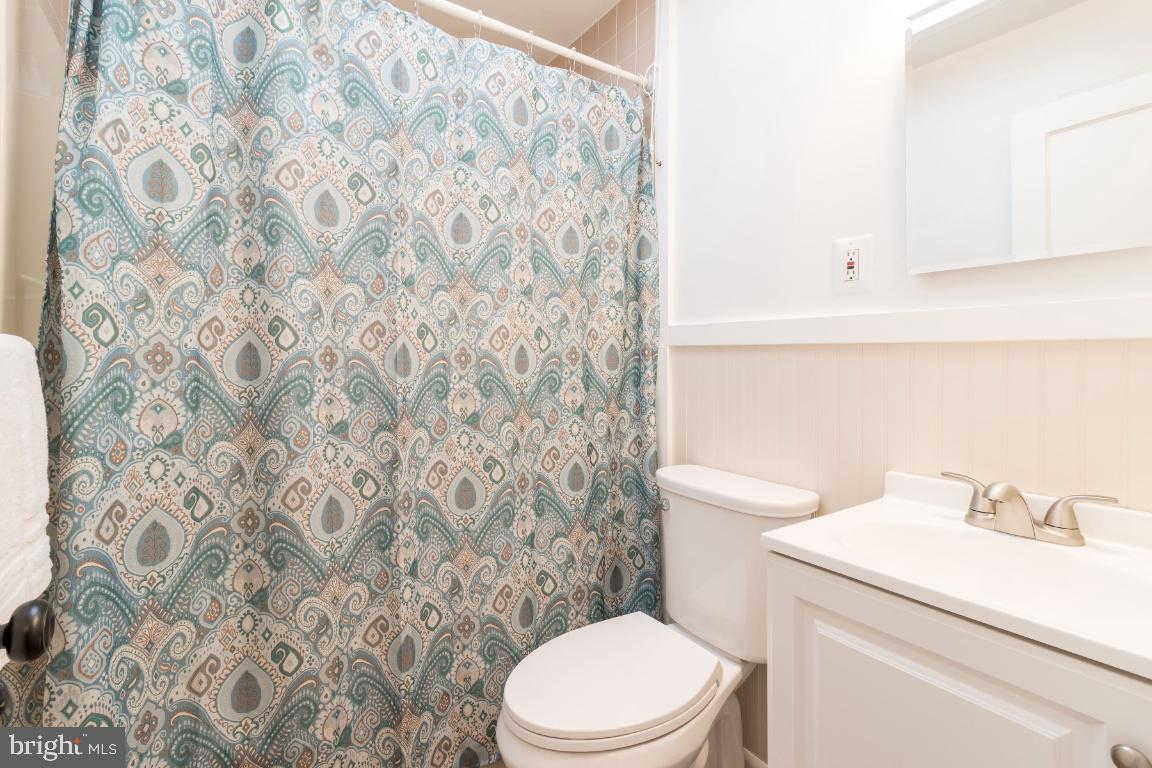 1104 Anglesea Street Baltimore, MD 21224 - Photo 13 of 25 Full bath with skylight